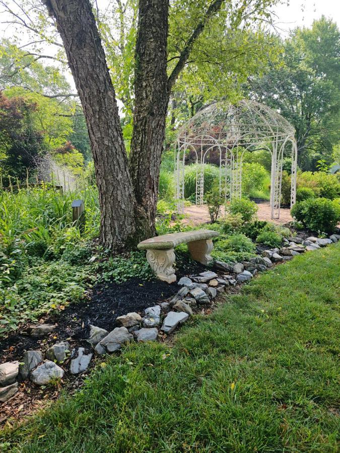 Winridge Manor Bed & Breakfast Madison Heights Екстериор снимка