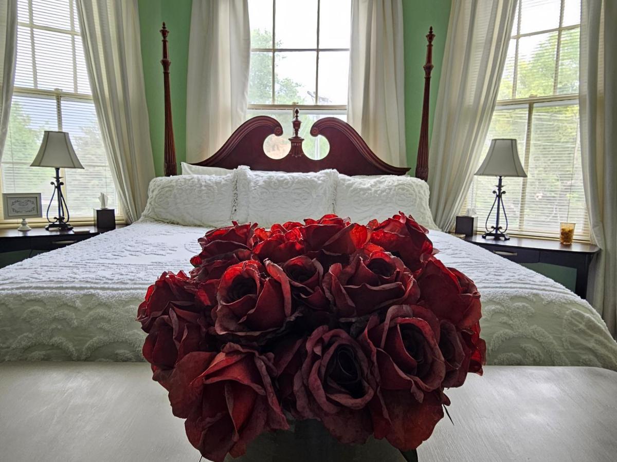Winridge Manor Bed & Breakfast Madison Heights Екстериор снимка
