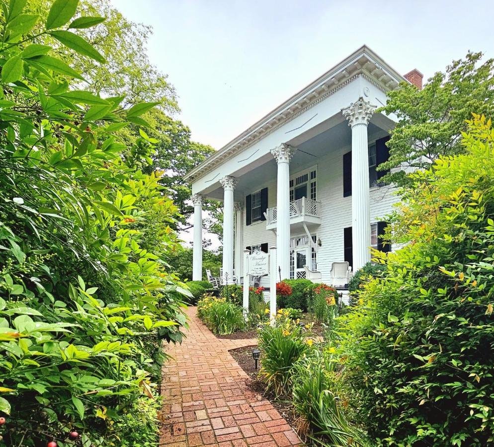 Winridge Manor Bed & Breakfast Madison Heights Екстериор снимка