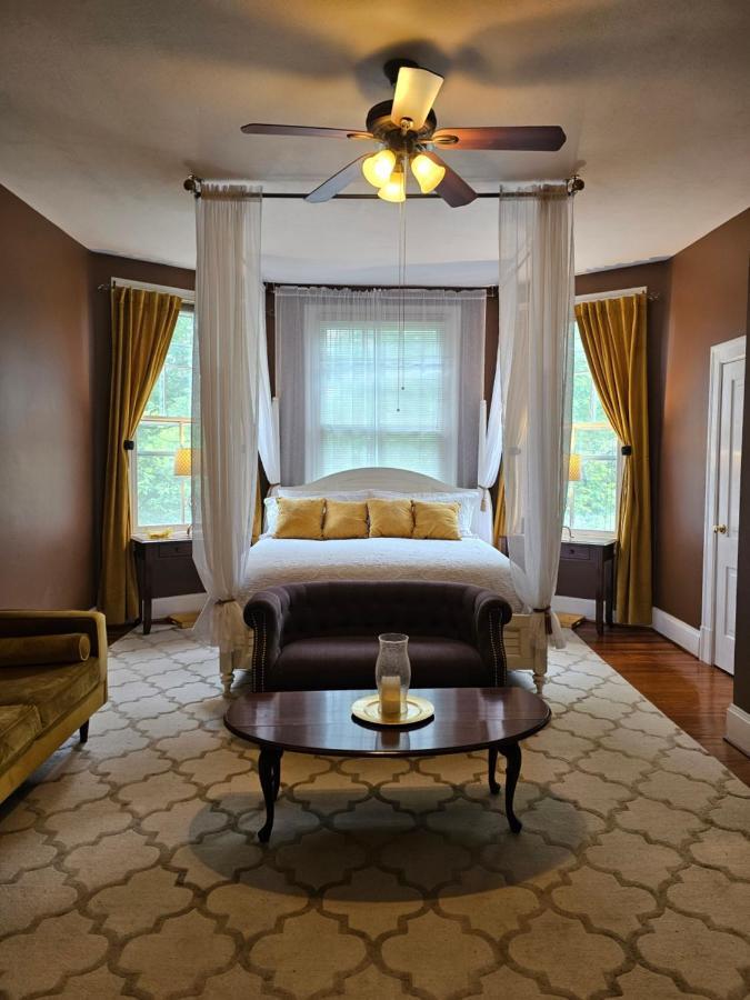 Winridge Manor Bed & Breakfast Madison Heights Стая снимка