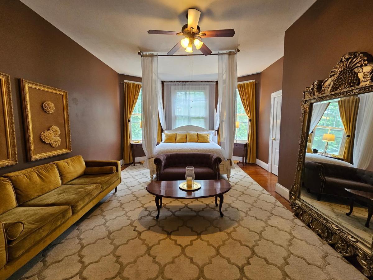 Winridge Manor Bed & Breakfast Madison Heights Екстериор снимка