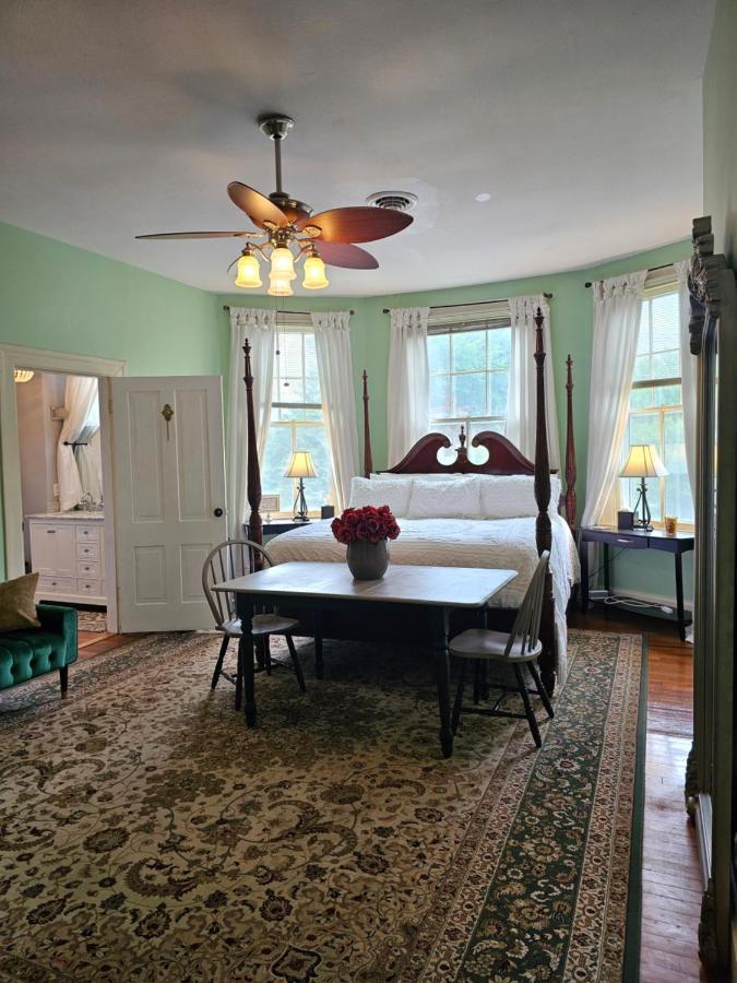 Winridge Manor Bed & Breakfast Madison Heights Стая снимка